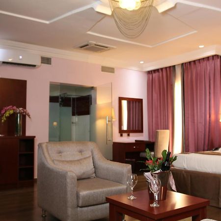 Grand Pela Hotel & Suites Abuja Habitación foto