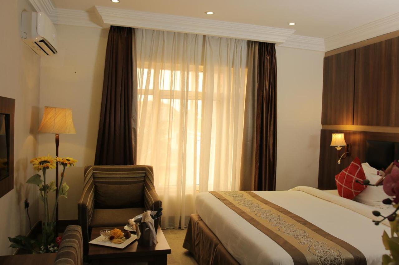 Grand Pela Hotel & Suites Abuja Exterior foto