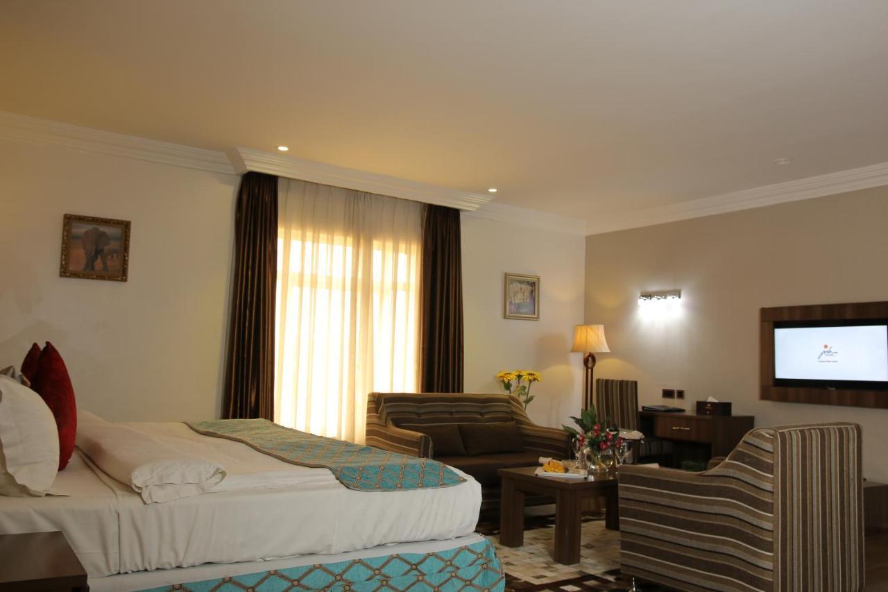 Grand Pela Hotel & Suites Abuja Exterior foto