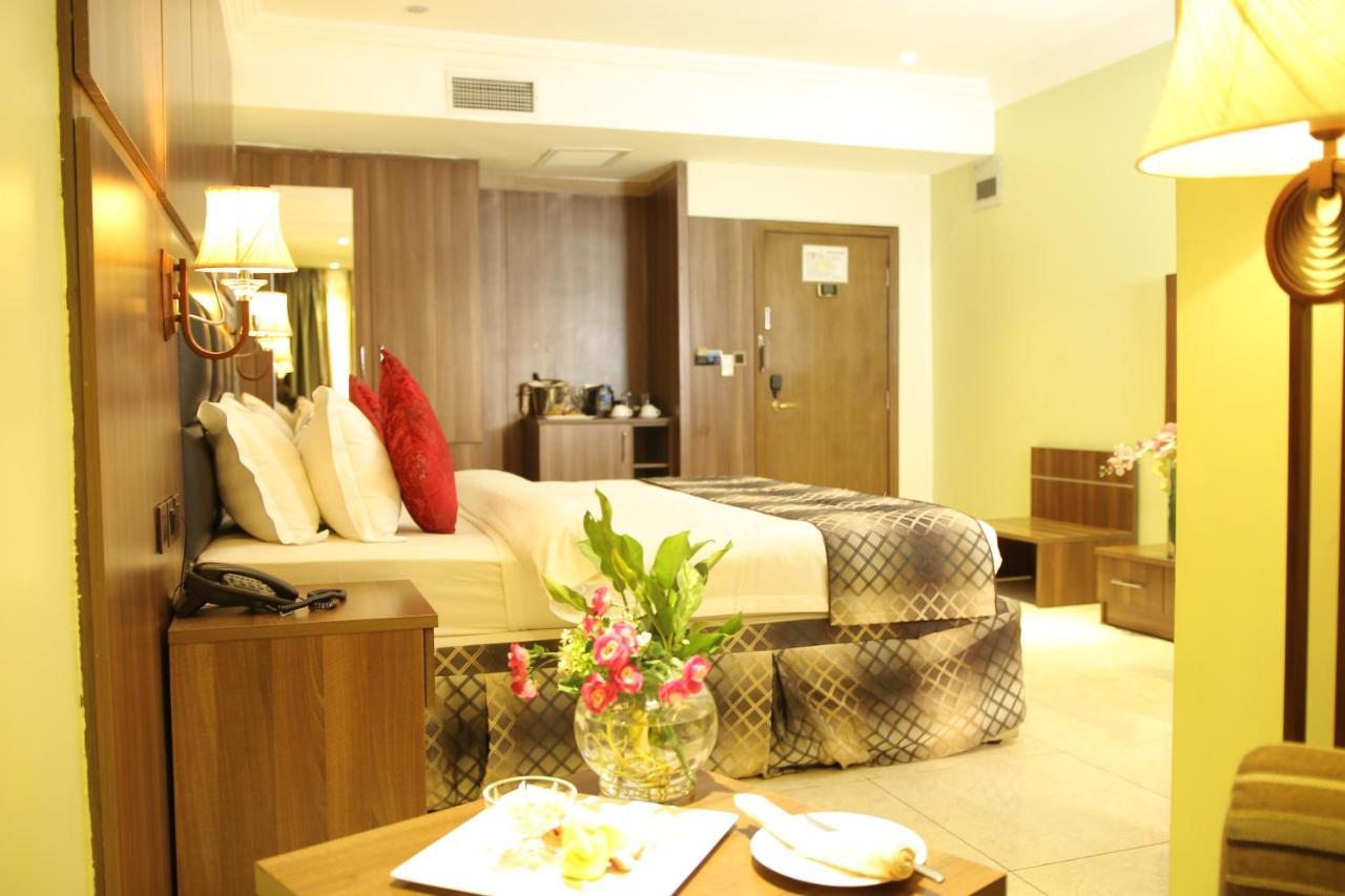 Grand Pela Hotel & Suites Abuja Exterior foto