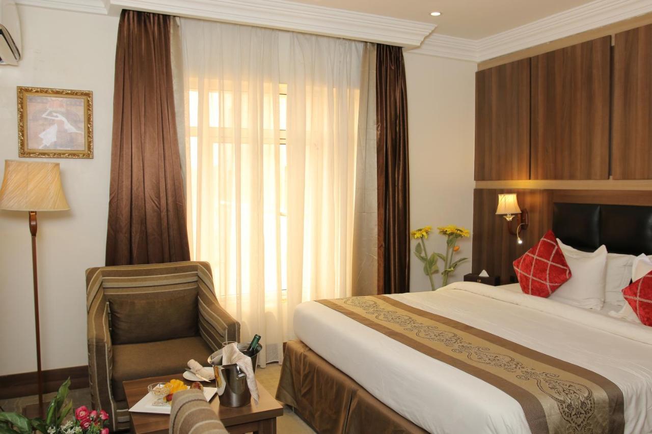 Grand Pela Hotel & Suites Abuja Exterior foto