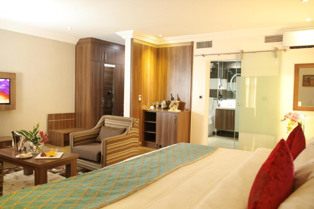 Grand Pela Hotel & Suites Abuja Exterior foto
