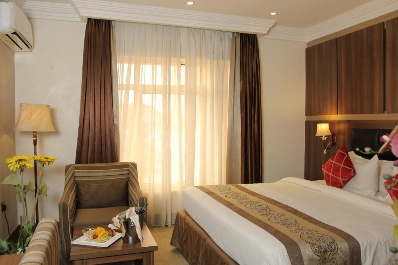 Grand Pela Hotel & Suites Abuja Exterior foto