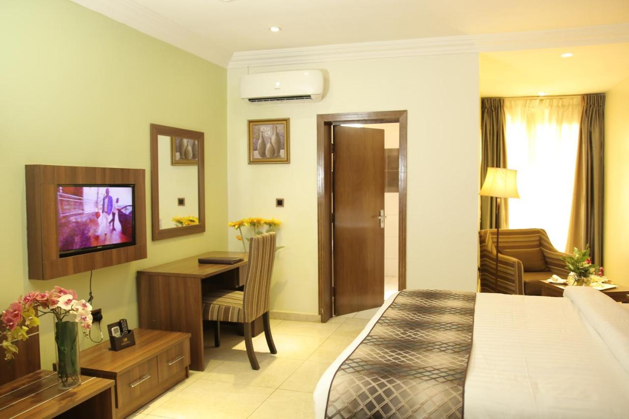 Grand Pela Hotel & Suites Abuja Exterior foto