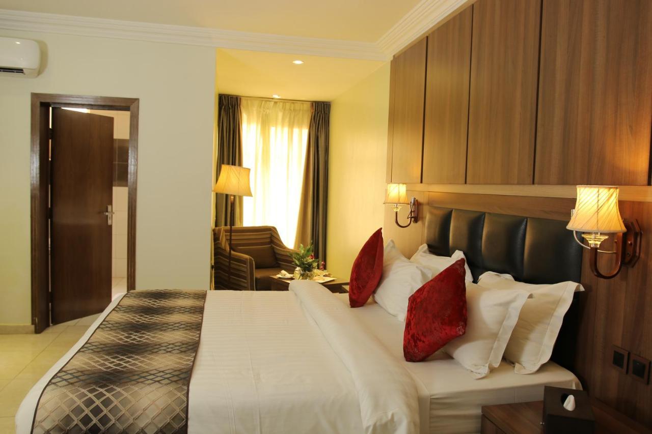 Grand Pela Hotel & Suites Abuja Exterior foto