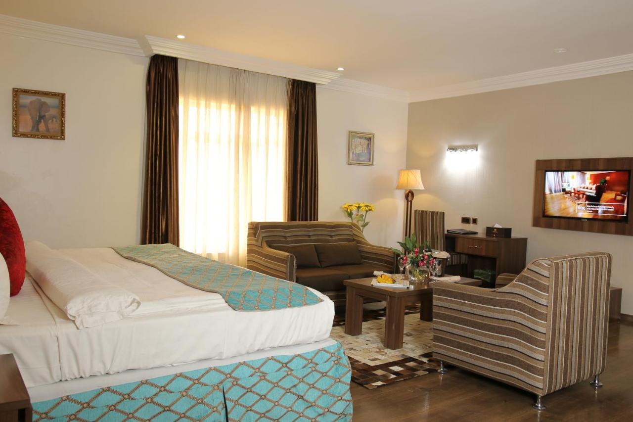 Grand Pela Hotel & Suites Abuja Exterior foto