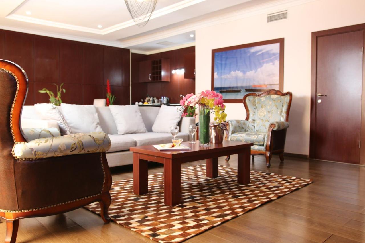 Grand Pela Hotel & Suites Abuja Exterior foto