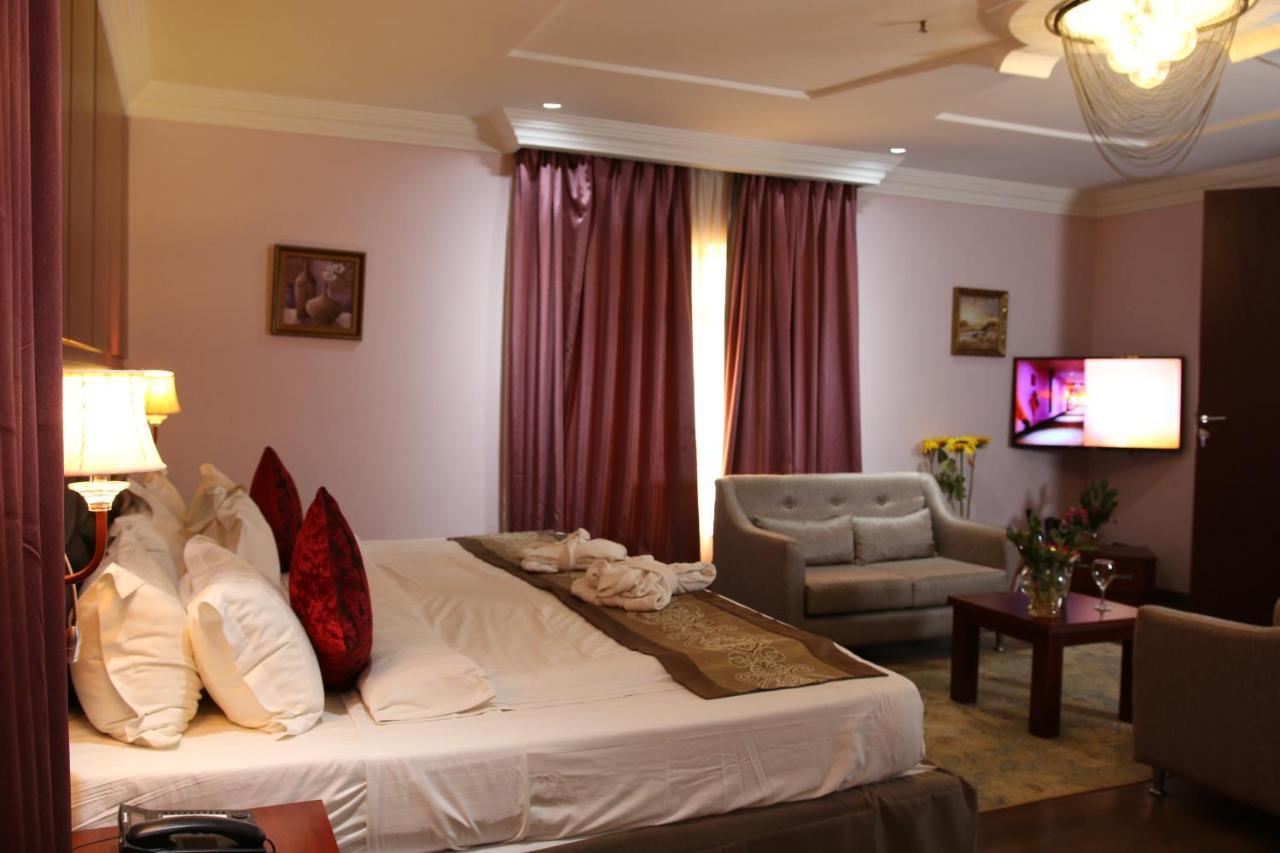 Grand Pela Hotel & Suites Abuja Exterior foto