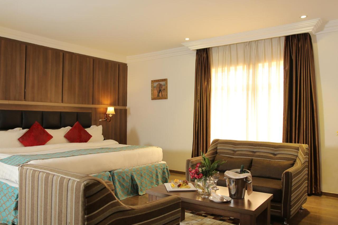 Grand Pela Hotel & Suites Abuja Exterior foto