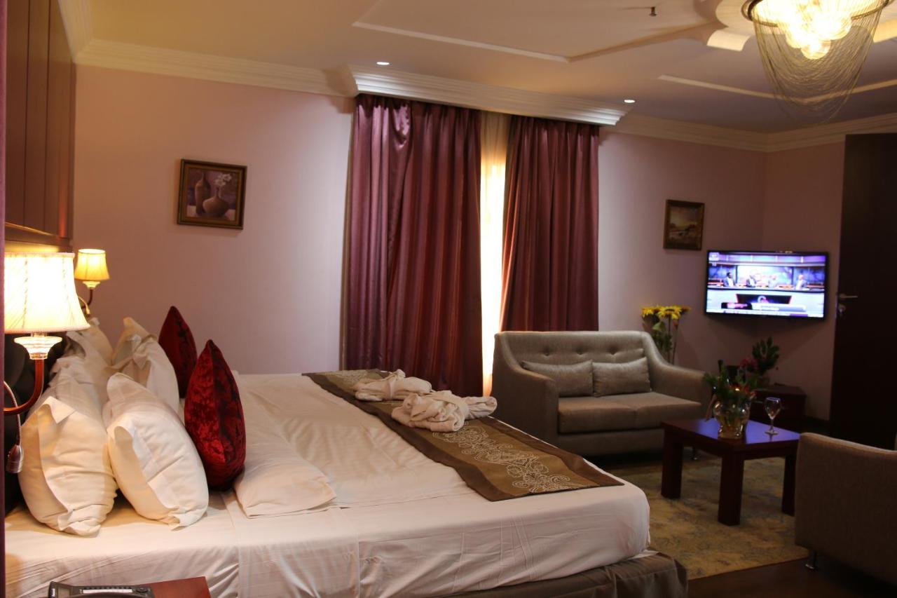 Grand Pela Hotel & Suites Abuja Exterior foto