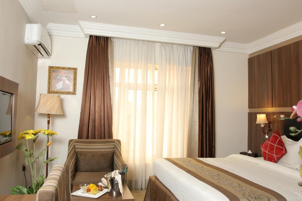 Grand Pela Hotel & Suites Abuja Exterior foto