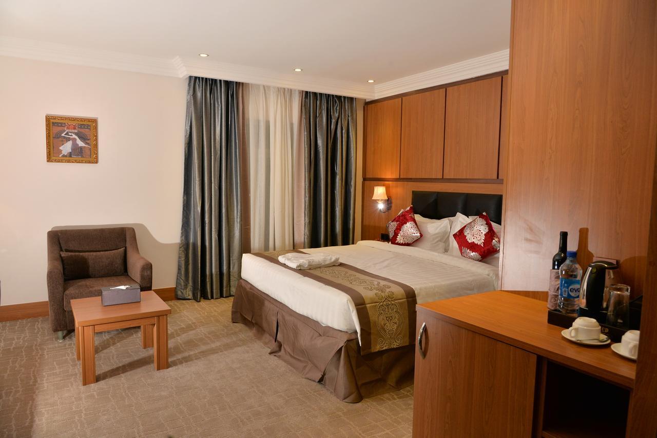 Grand Pela Hotel & Suites Abuja Exterior foto