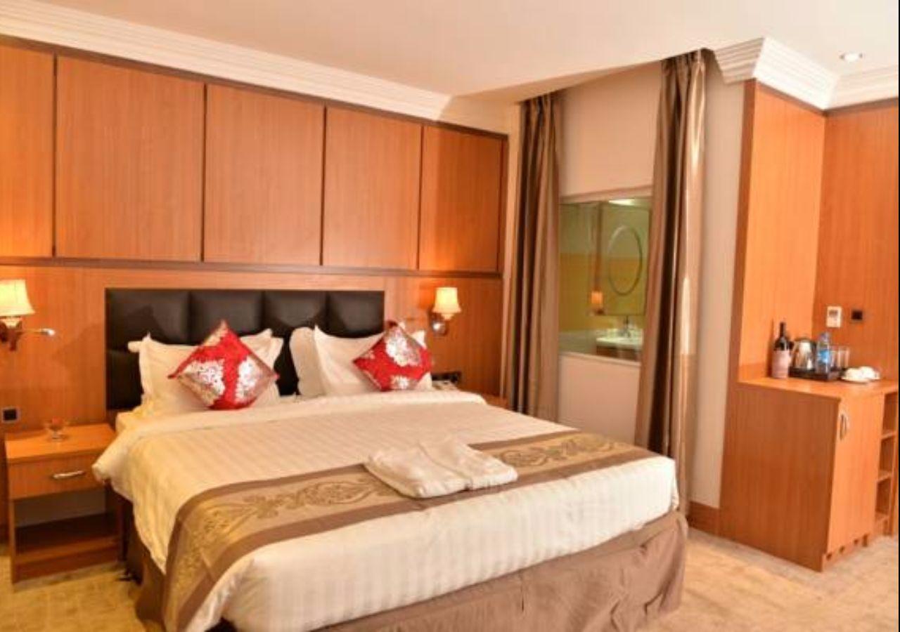 Grand Pela Hotel & Suites Abuja Exterior foto